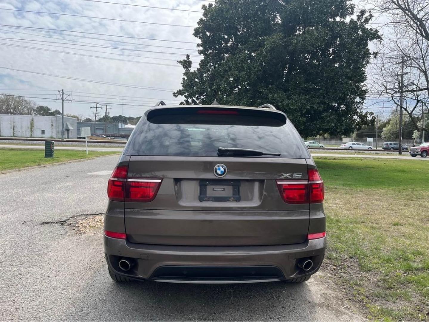 2012 Brown /Tan BMW X5 xDrive 35D (5UXZW0C59CL) with an 3.0 M57 i6 engine, 6 Speed Auto transmission, located at 5700 Curlew Drive, Norfolk, VA, 23502, (757) 455-6330, 36.841885, -76.209412 - Photo#6